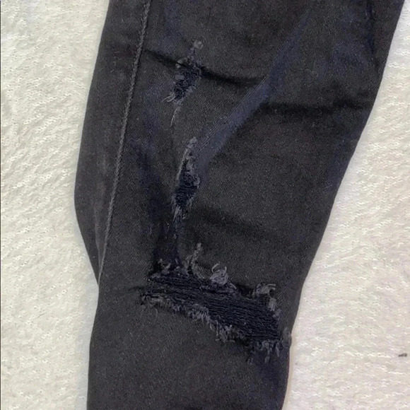 Hollister Ripped Jeans - Picture 3 of 6